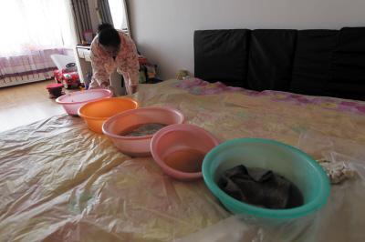 东明楼上漏水，住户失联，小区没物管，业主维权难！律师来支招……